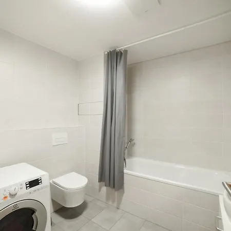 Brand New Studio Quiet And Private Near City Centre