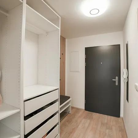 Brand New Studio Quiet And Private Near City Centre Appartement